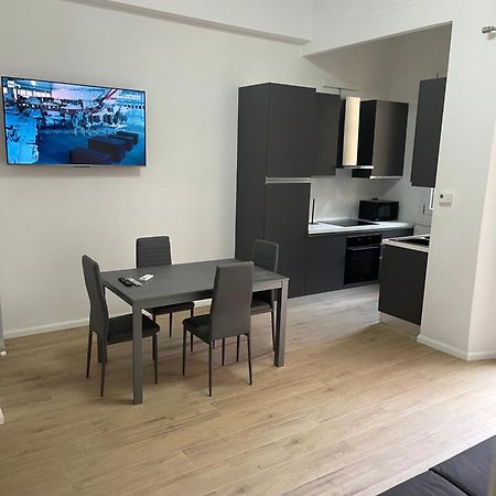 Ampio Bilocale Zona Navigli Appartement Milaan Buitenkant foto