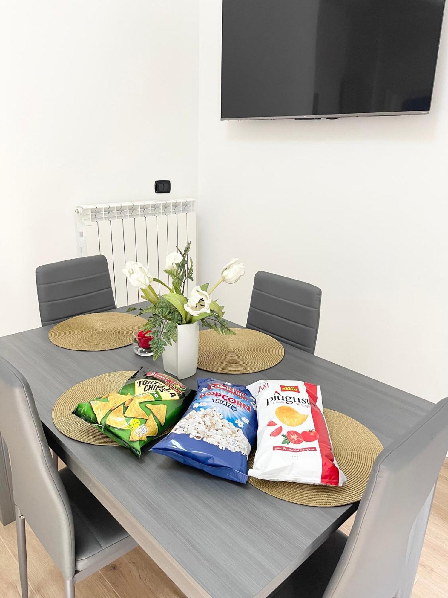 Ampio Bilocale Zona Navigli Appartement Milaan Buitenkant foto